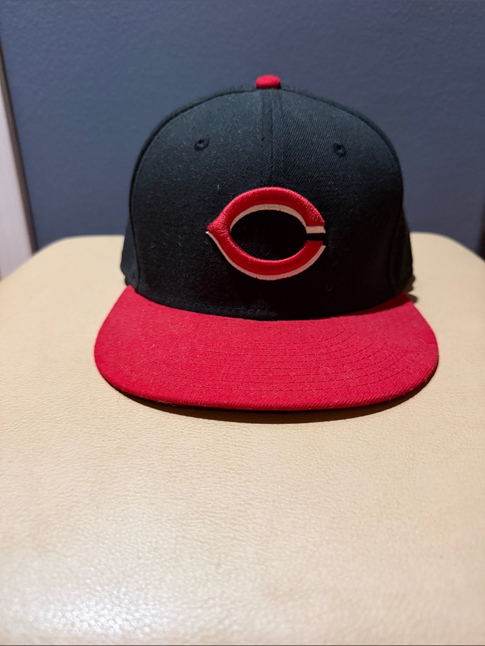 New Era Black and Red Cincinnati Reds Hat
Size is 7-3/8
